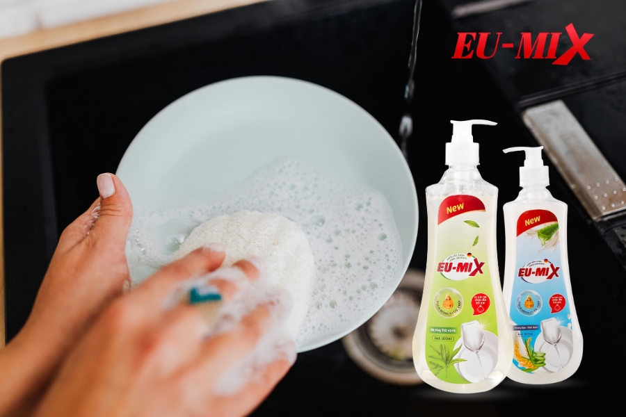 Cách Tẩy Dầu Mỡ Trên Chén Bát: Vì Sao Rửa Mãi Vẫn Nhờn Dính?